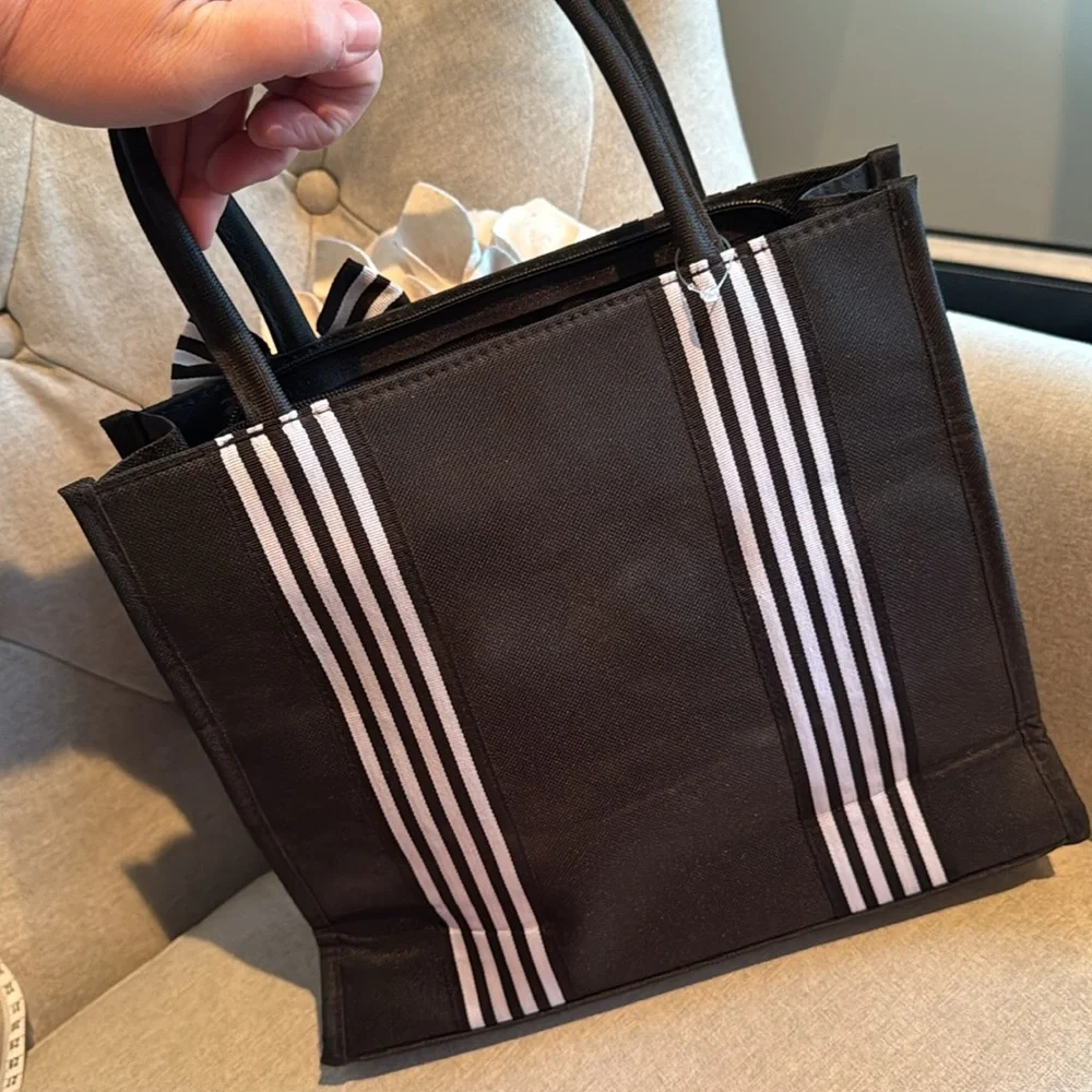 Monogrammed NWOT zippered purse tote with matching wallet